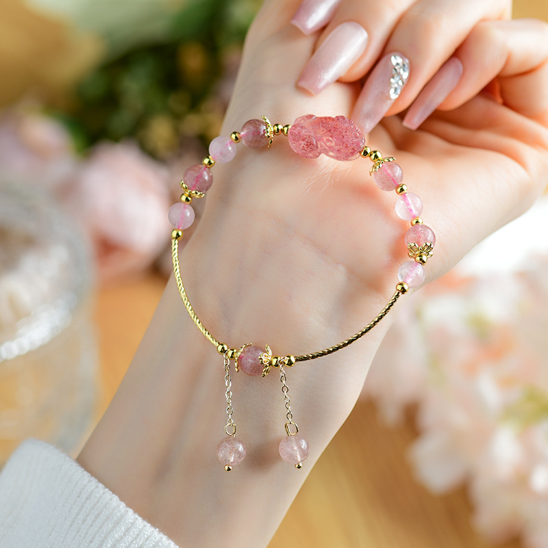 Crystal rose crystal strawberry crystal design bracelet niche light luxury fresh sweet design bracelet