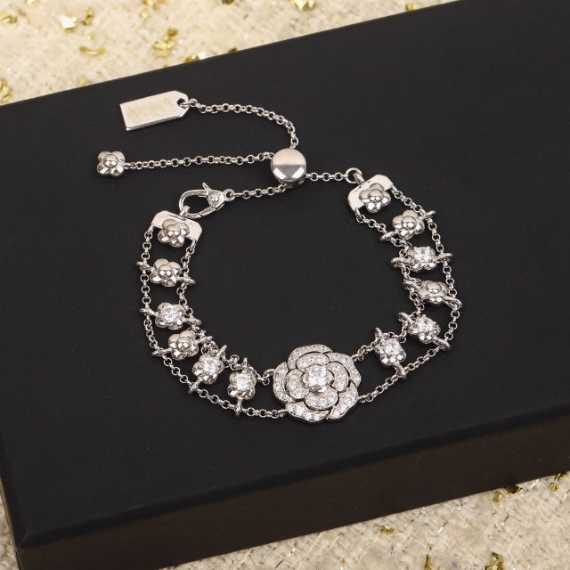 Light luxury retro style camellia hollow full diamond tassel bracelet female new style niche temperament tassel small fragrance style fashion