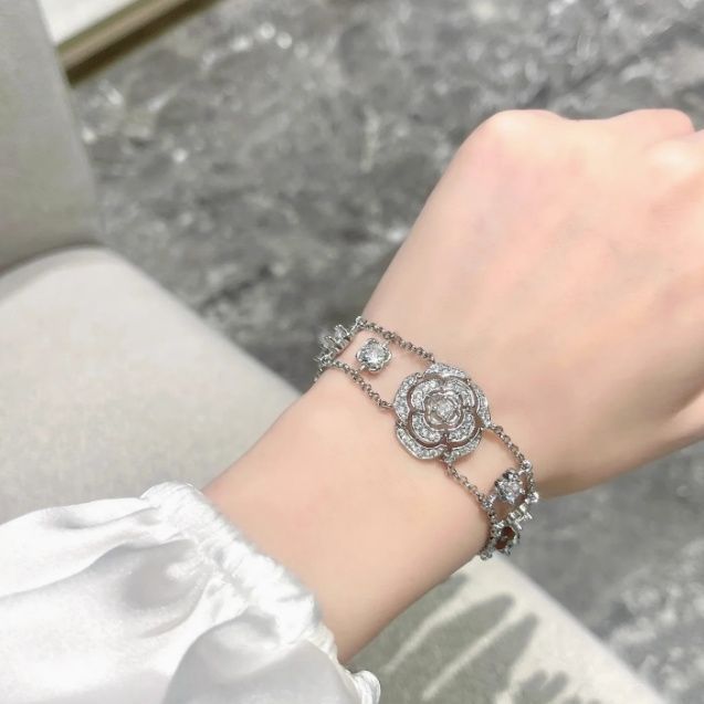 Light luxury retro style camellia hollow full diamond tassel bracelet female new style niche temperament tassel small fragrance style fashion