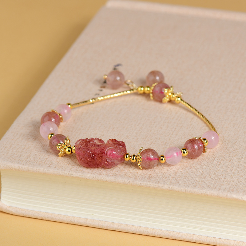Crystal rose crystal strawberry crystal design bracelet niche light luxury fresh sweet design bracelet