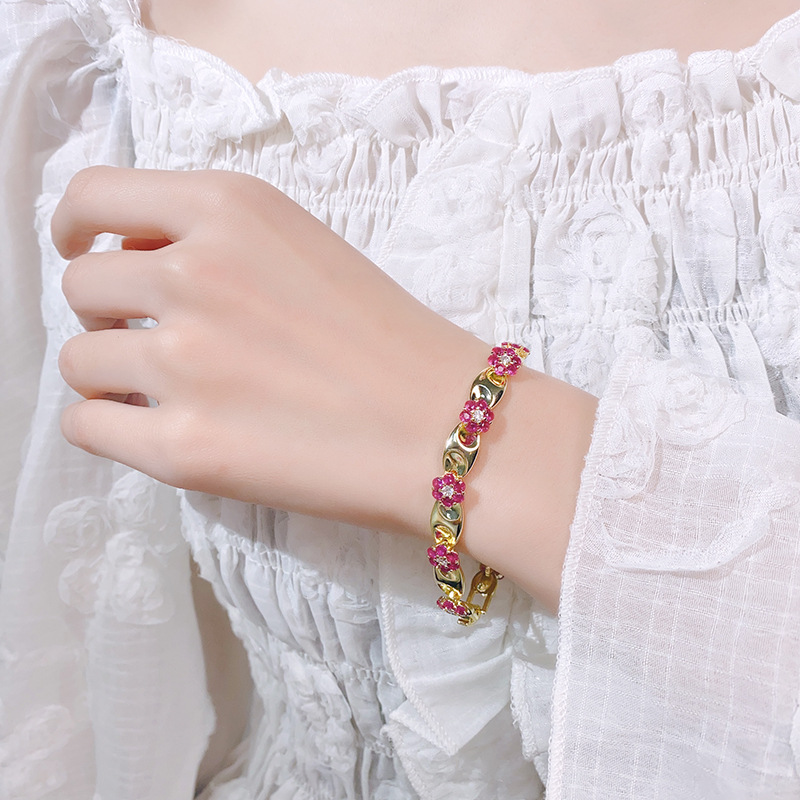 New Bracelet Retro Fashion Flower European and American Light Luxury High-end Jewelry