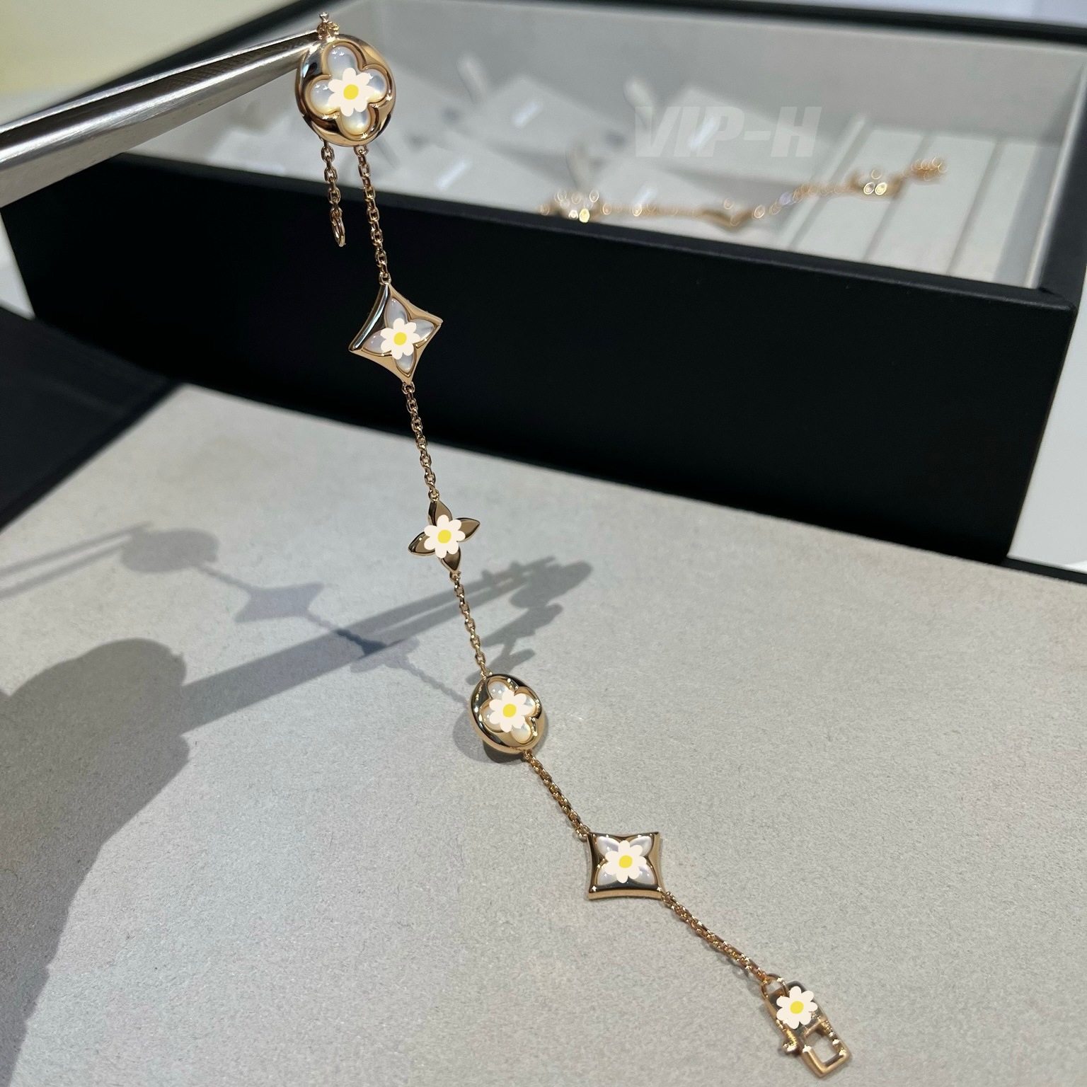 Gold Natural Mother-of-Pearl Bracelet