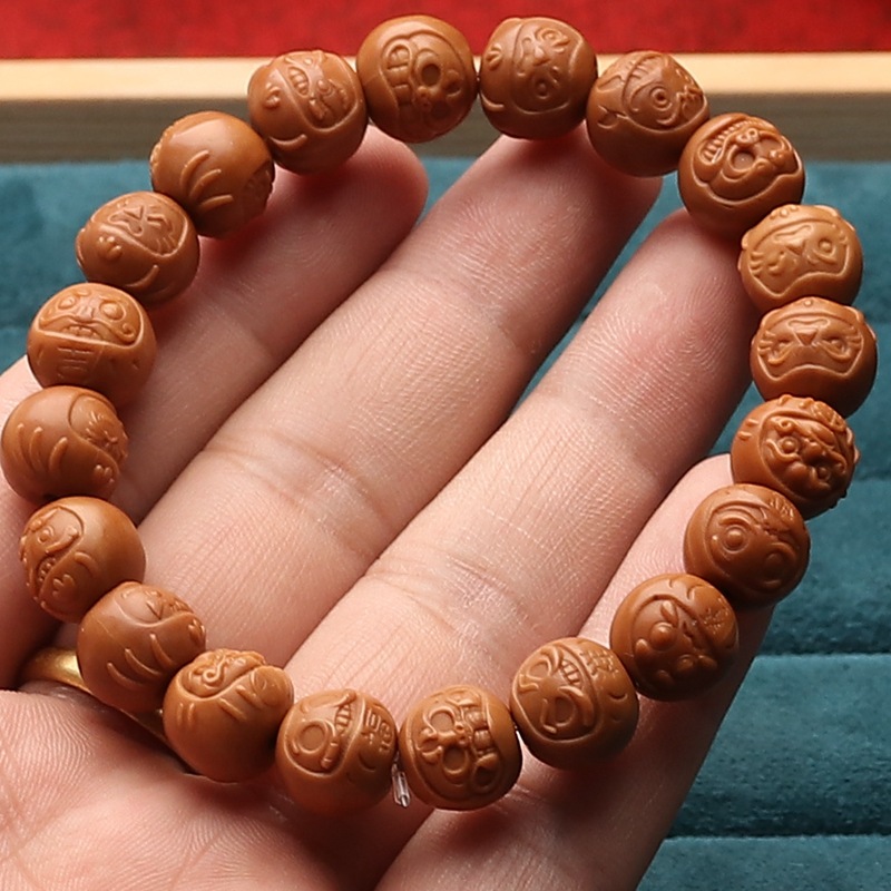Walnut carved bracelets of various shapes, short round and low pile walnuts for playing with