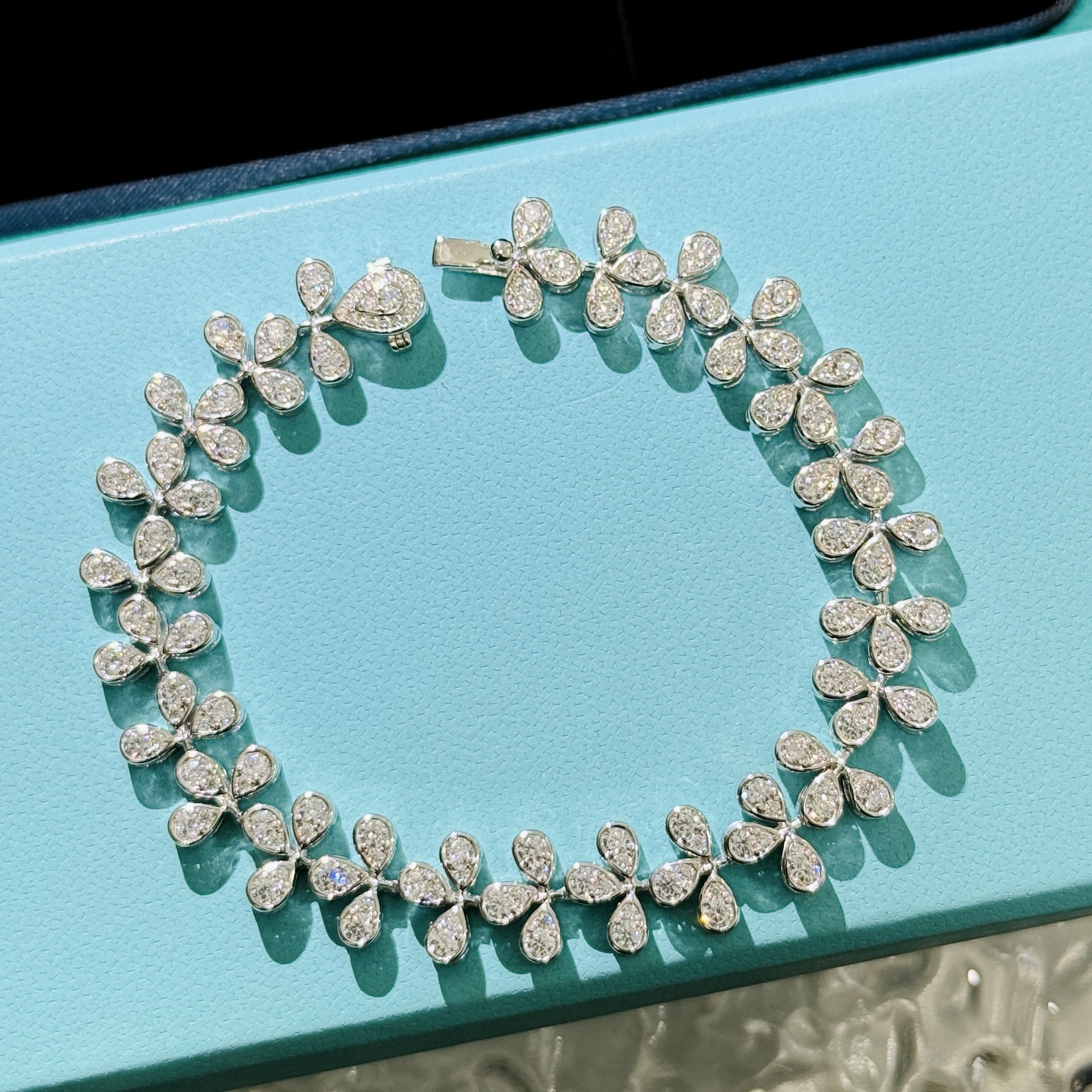 Petal water drop diamond full diamond bracelet flower-shaped heron feather crown water drop platinum plated high-end luxury