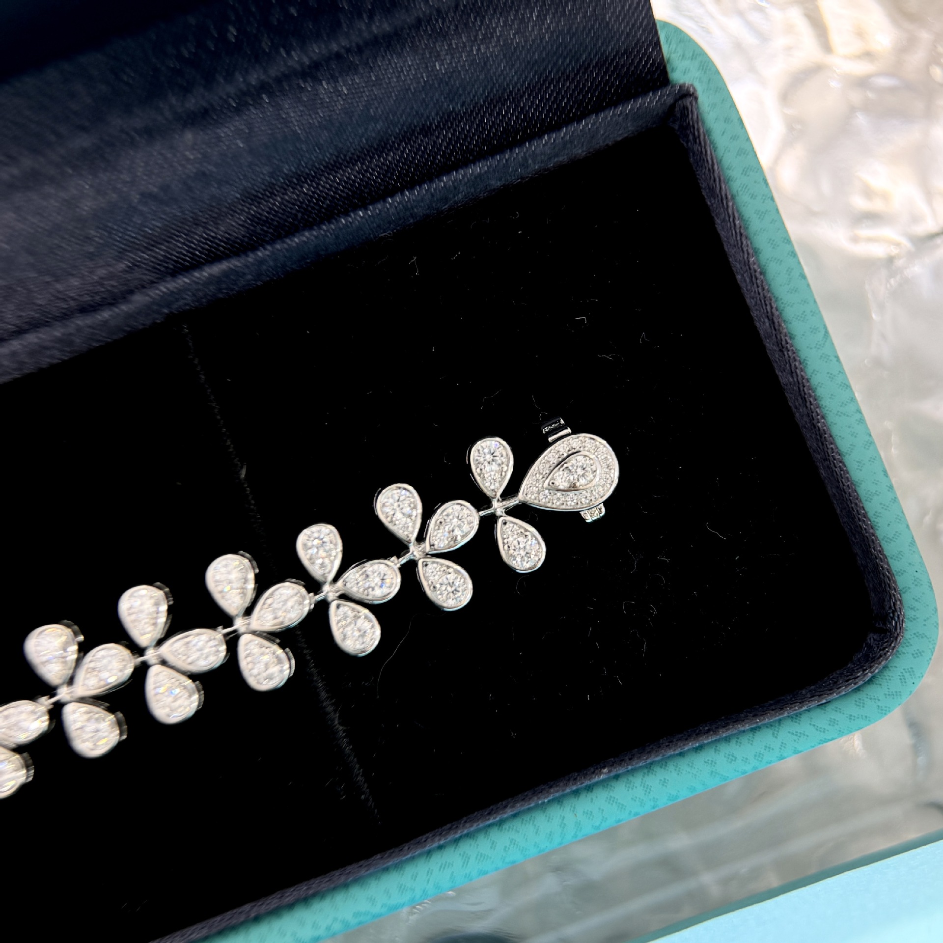 Petal water drop diamond full diamond bracelet flower-shaped heron feather crown water drop platinum plated high-end luxury