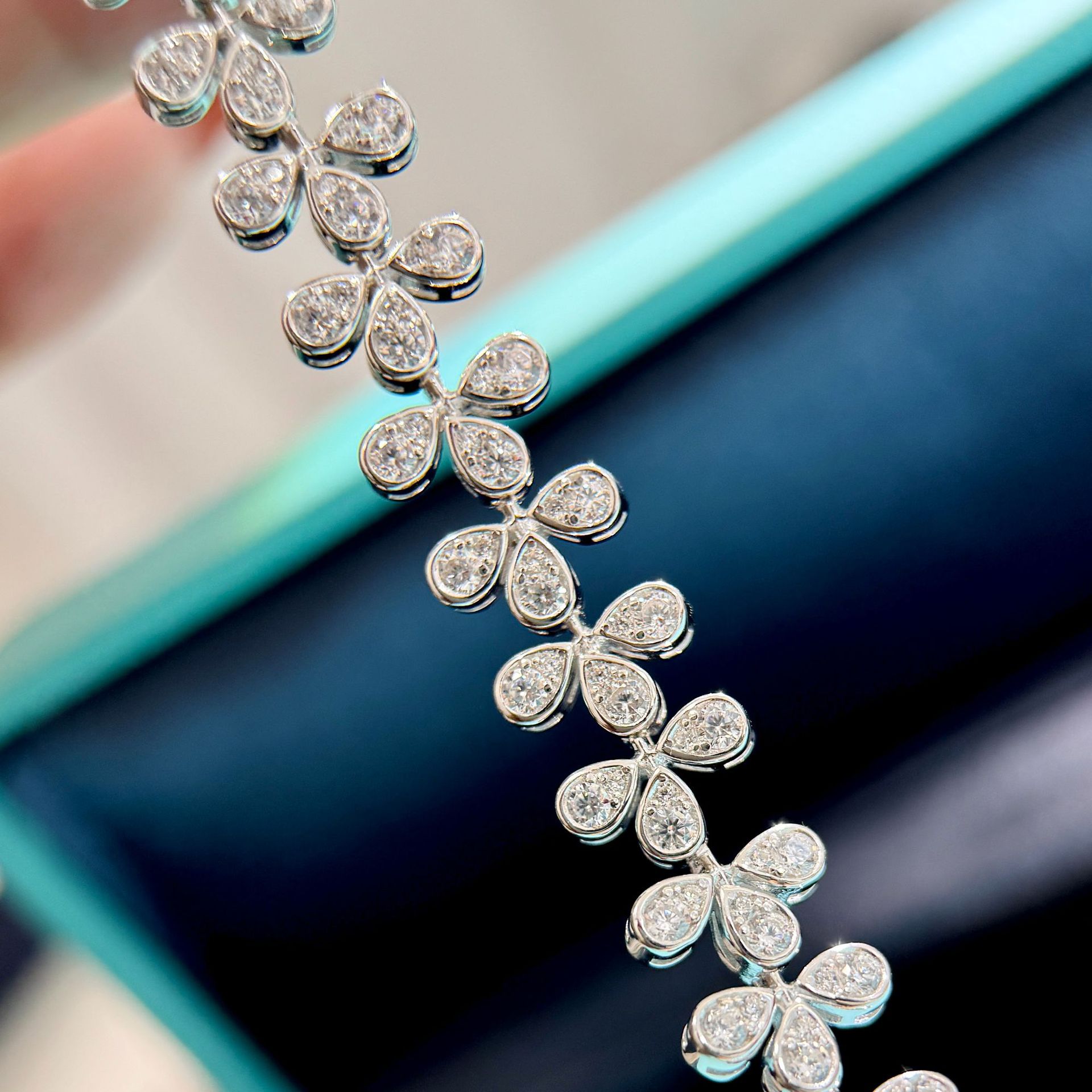 Petal water drop diamond full diamond bracelet flower-shaped heron feather crown water drop platinum plated high-end luxury
