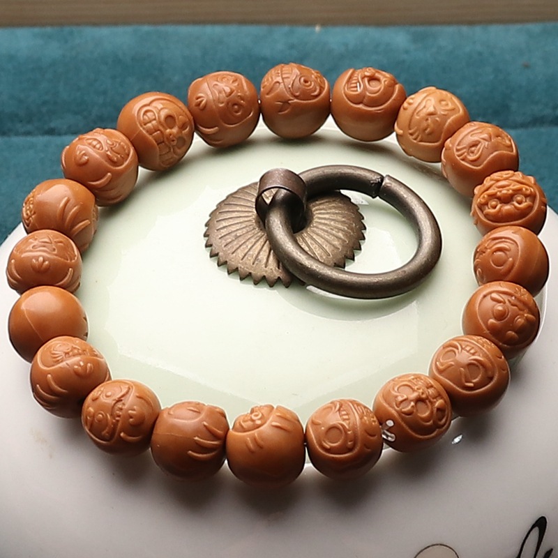 Walnut carved bracelets of various shapes, short round and low pile walnuts for playing with