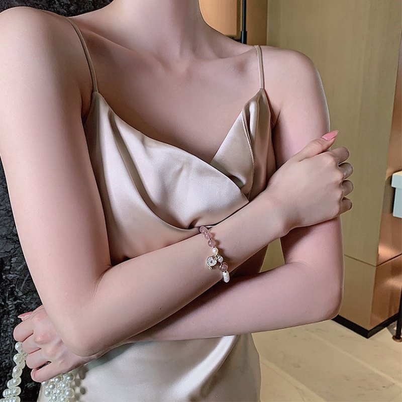Natural strawberry crystal chain temperament love lock girlfriend luck peach blossom bee crystal bracelet