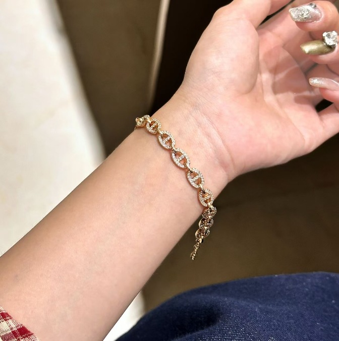 Spliced ​​full diamond bracelet temperament high-end fashion elegant luxury exquisite pig nose bracelet