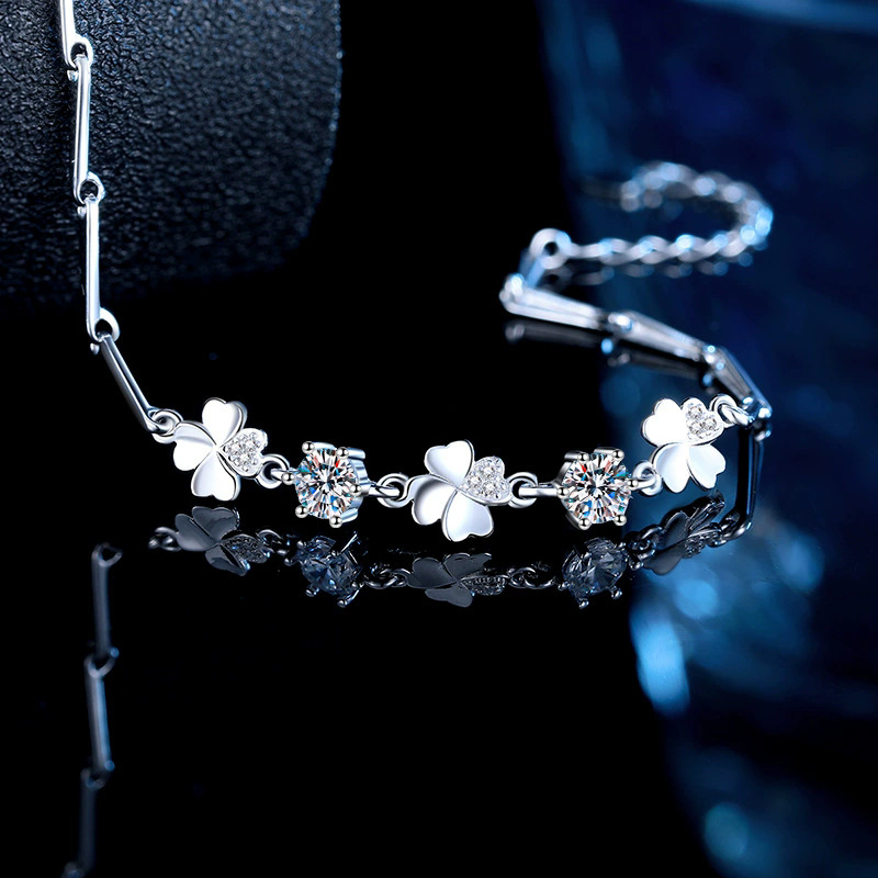 Sterling silver D color moissanite four-leaf clover bracelet female temperament bracelet light luxury 520 Valentine's Day