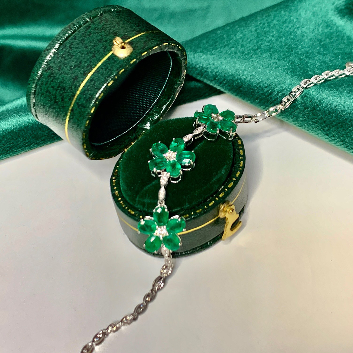 Sterling silver flower green diamond bracelet female five leaf bracelet female temperament advanced geometric bracelet
