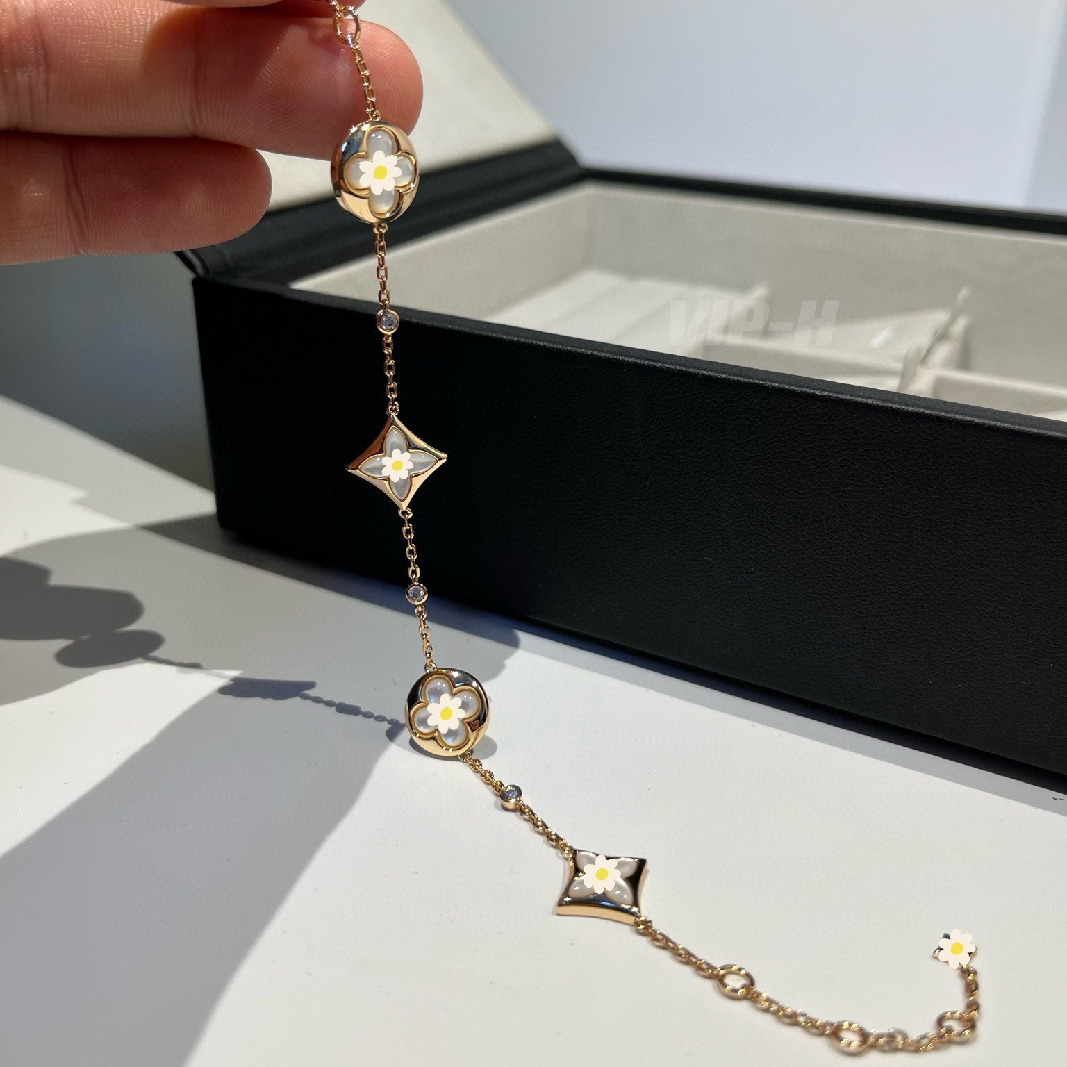Gold Natural Mother-of-Pearl Bracelet