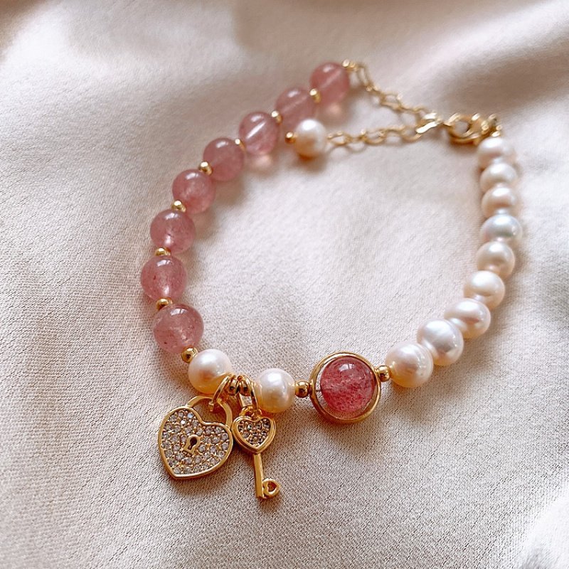Natural strawberry crystal chain temperament love lock girlfriend luck peach blossom bee crystal bracelet